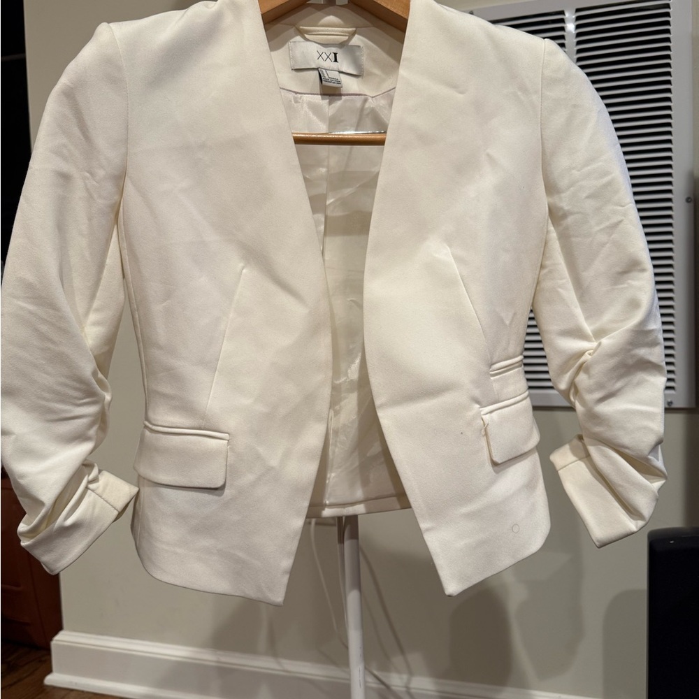Forever 21 Women's Elegant White Blazer